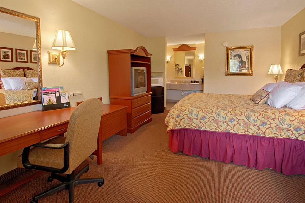 Days Inn by Wyndham Memphis at Graceland - photo 20