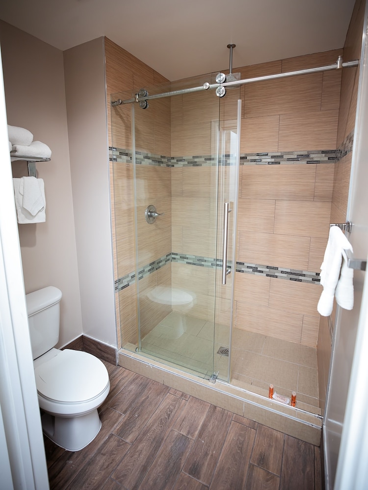 Diamond Bell Inn & Suites - photo 21