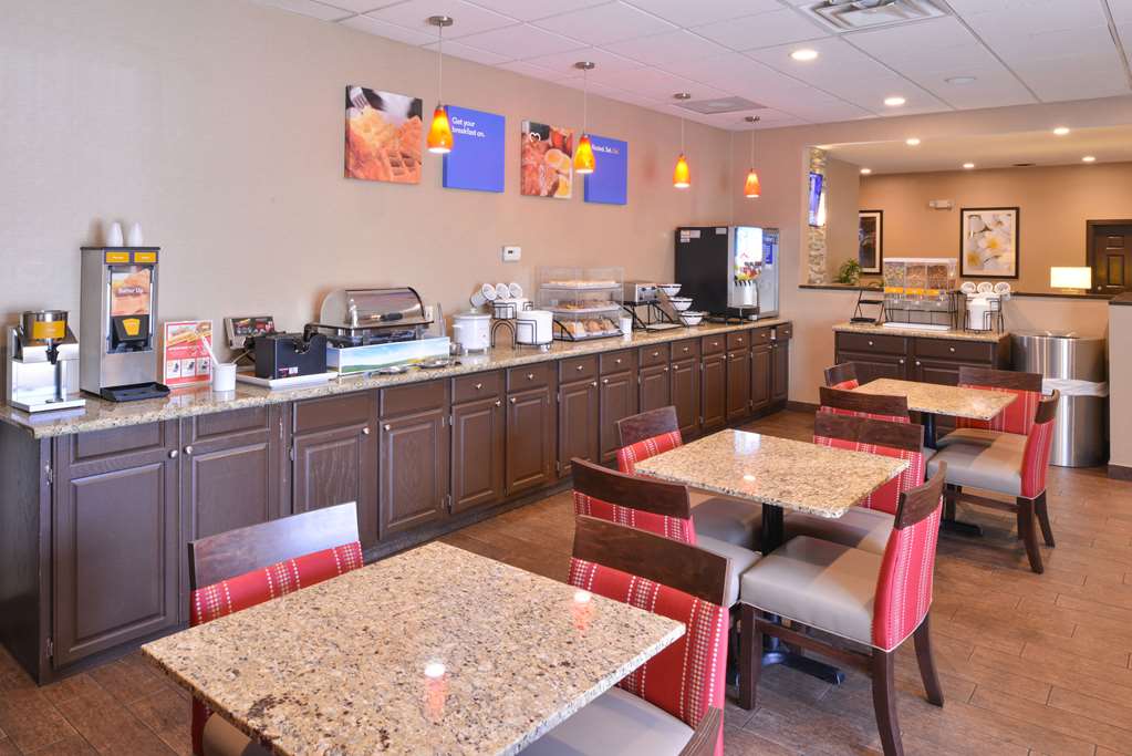 Comfort Inn & Suites Fayetteville University Area - photo 31