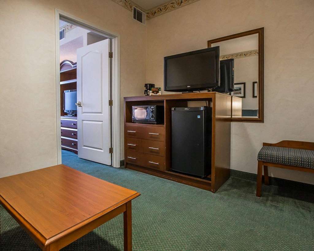 Quality Inn & Suites Dixon near I 88 - photo 26
