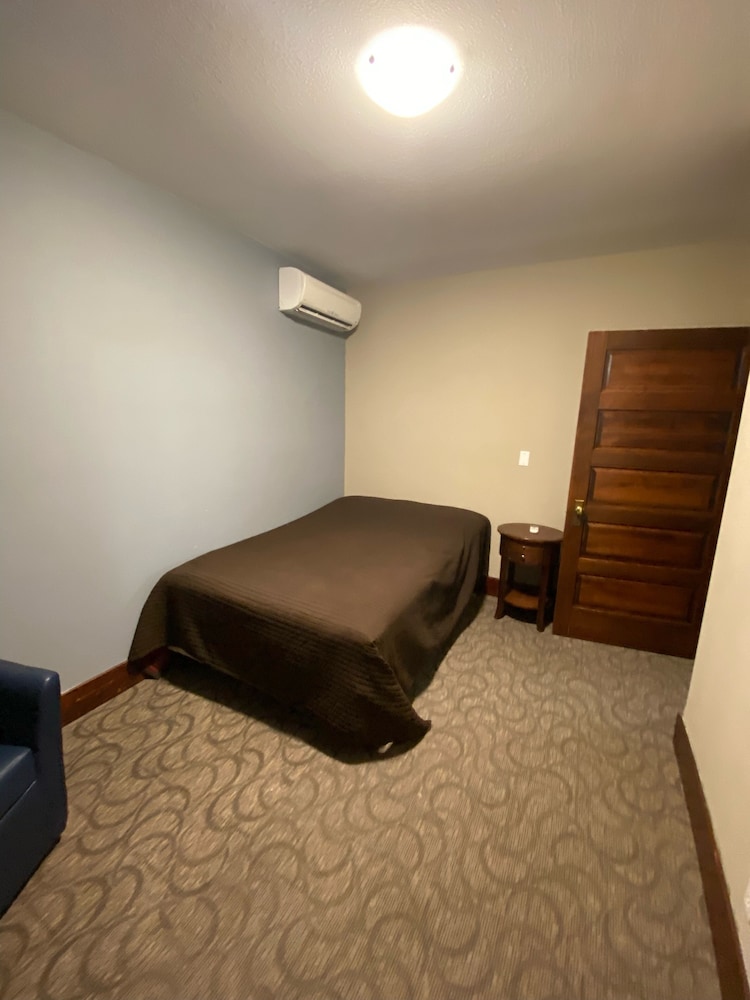 Burge Hotel - photo 7