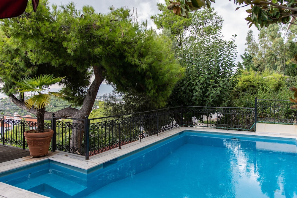 Villa Nina — 4-Star Luxury Hotel in Penteli, Greece
