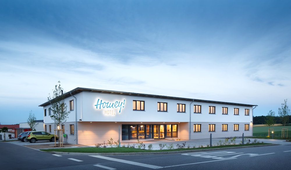 Homey Hotel - carbon neutral hotel in Pentling