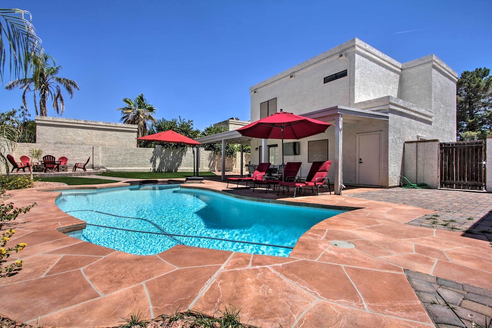 Hot Tub Family Friendly Home 8 Mi to Westgate — 4-Star Luxury Hotel in Glendale, United States