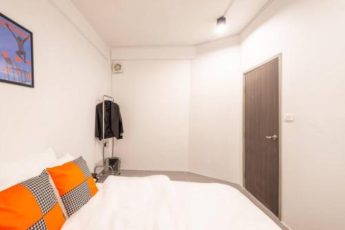 5 BR with 6mins walk to MRT Rama 9