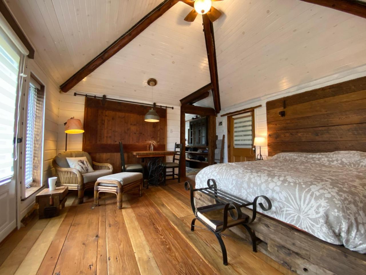 Eco Lodge Bûcheron Bergère — 4-Star Luxury Hotel in Ormstown, Canada