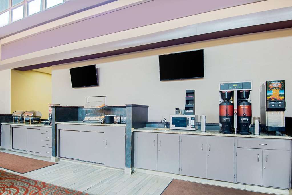 Ramada Plaza & Conf Center by Wyndham Gillette - photo 18