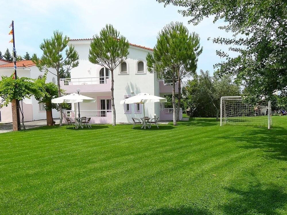 Chroma Studios - carbon neutral hotel in Oreoi