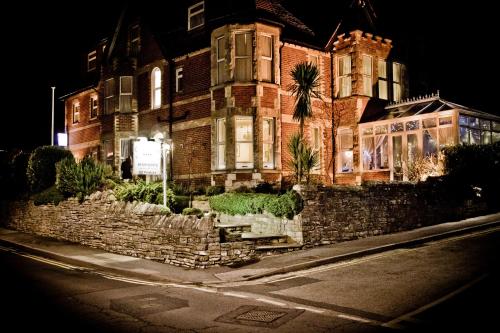 The Castleton Hotel Bed and Breakfast in Swanage — hotel in Swanage