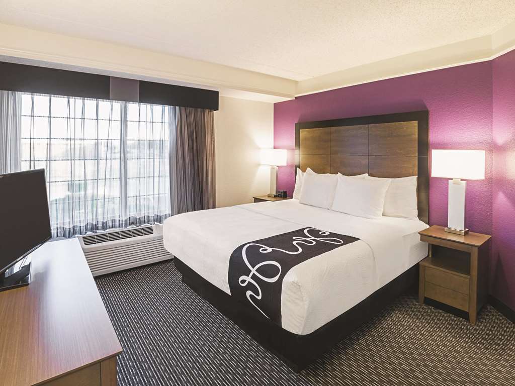 La Quinta Inn & Suites by Wyndham Fort Worth North - photo 29