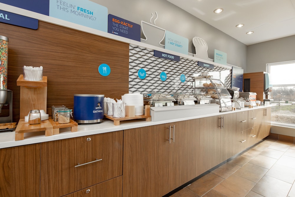Holiday Inn Express & Suites Lenoir Cty by IHG - photo 36