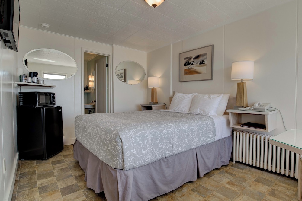 Ester Lee Oceanview Inn - photo 27