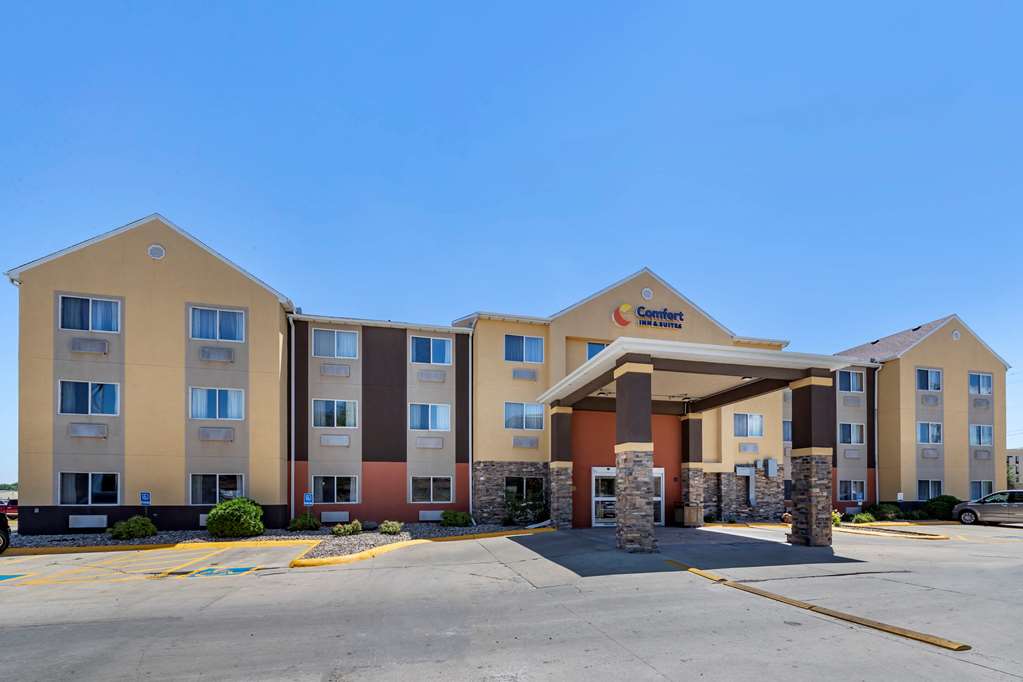 Comfort Inn & Suites Waterloo Cedar Falls - photo 2