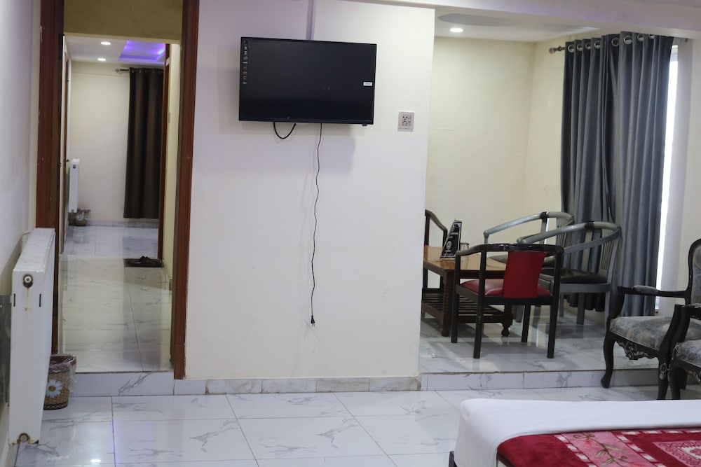 Unique Heights Murree - carbon neutral hotel in Murree