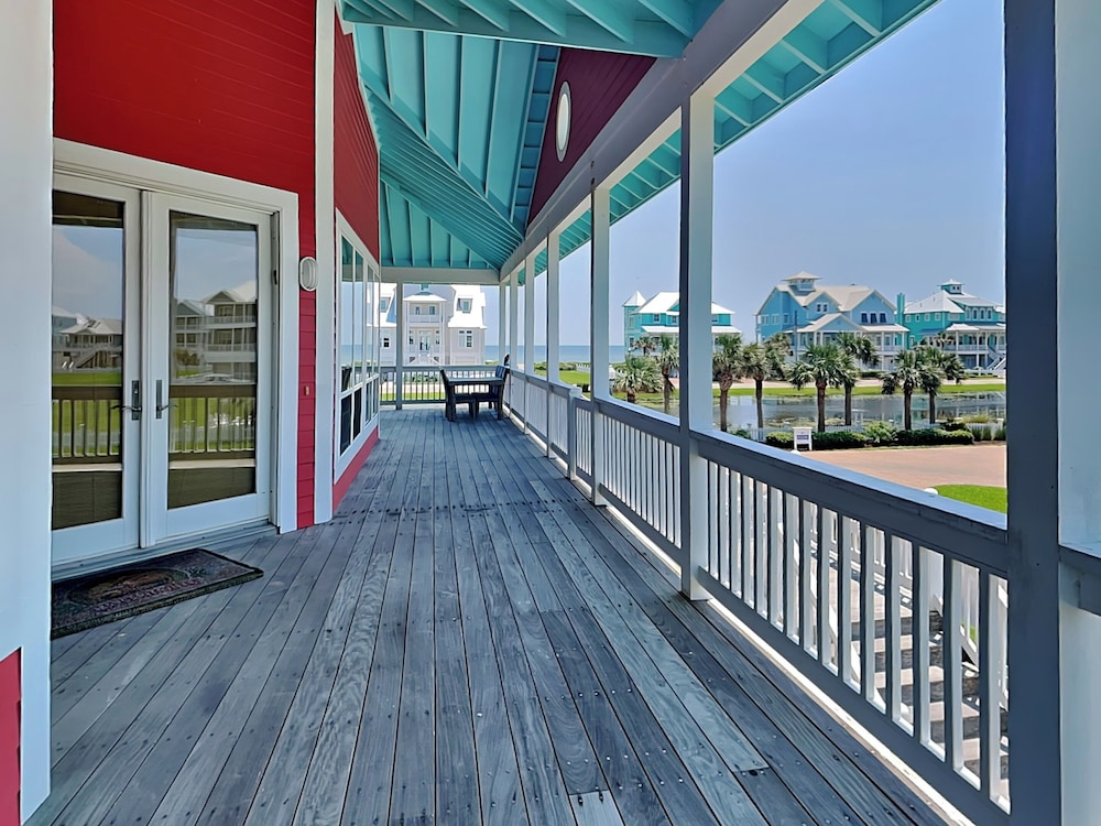 The Beachside Villa by Ryson Vacation Rentals — 4-Star Luxury Hotel in Galveston, United States