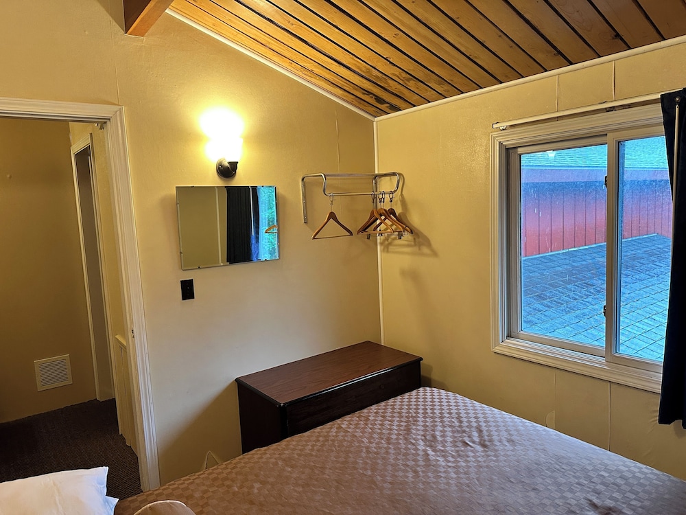 Cedar Hill Lodge - photo 29