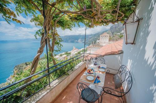 Il Glicine — 4-Star Luxury Hotel in Praiano, Italy