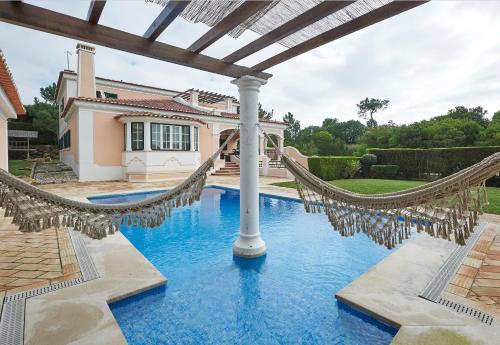 Noble beach villa with private garden and pool — 4-Star Luxury Hotel in Estoril, Portugal