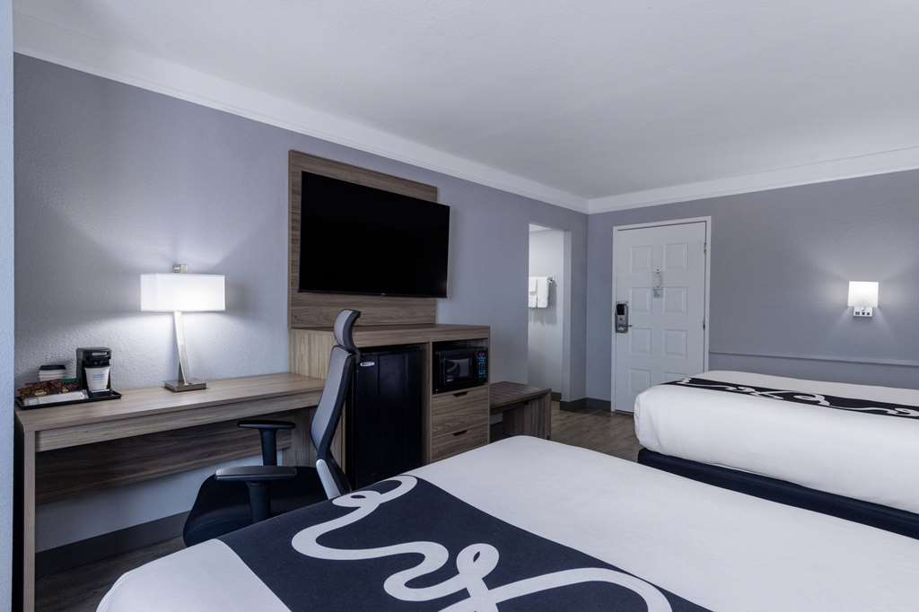 La Quinta Inn by Wyndham Kansas City Lenexa - photo 24