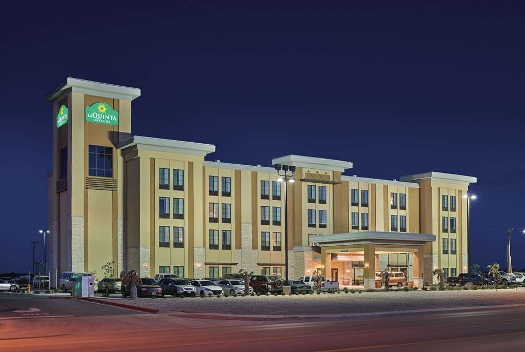 La Quinta Inn & Suites by Wyndham Carlsbad - featured photo