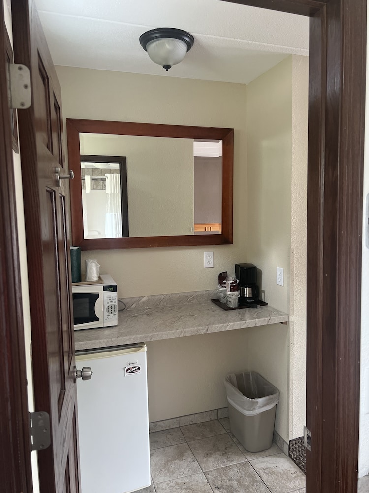 All Star Inn & Suites - photo 123