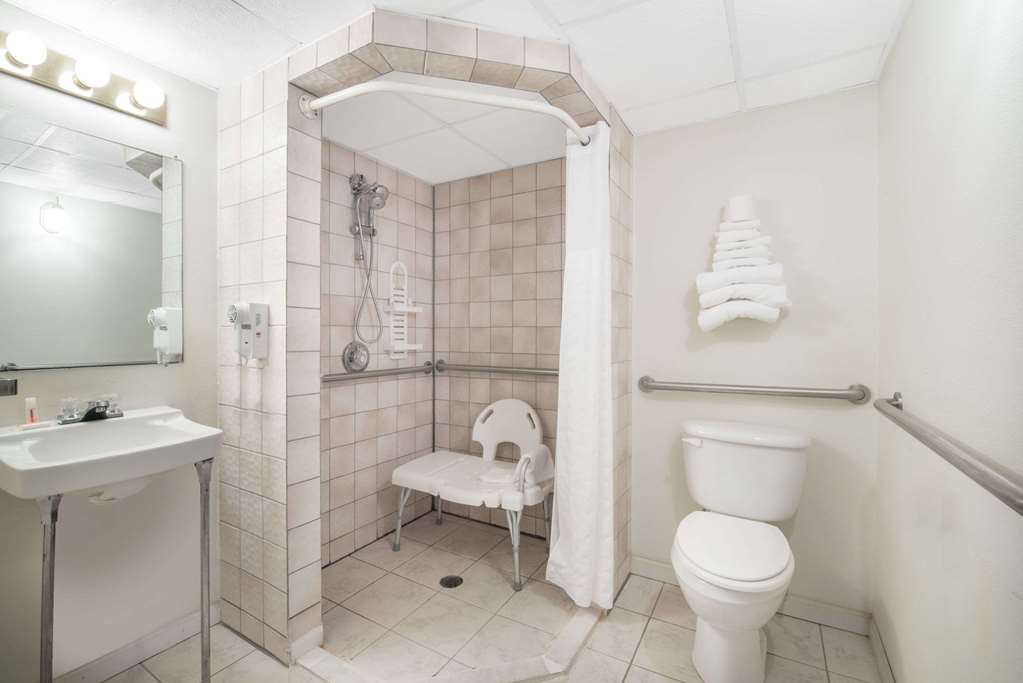 Knights Inn Grand Forks - photo 11