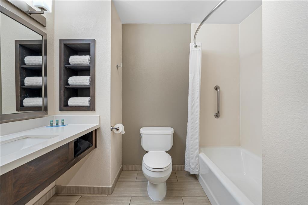 Best Western Valencia Six Flags Inn & Suites - photo 26