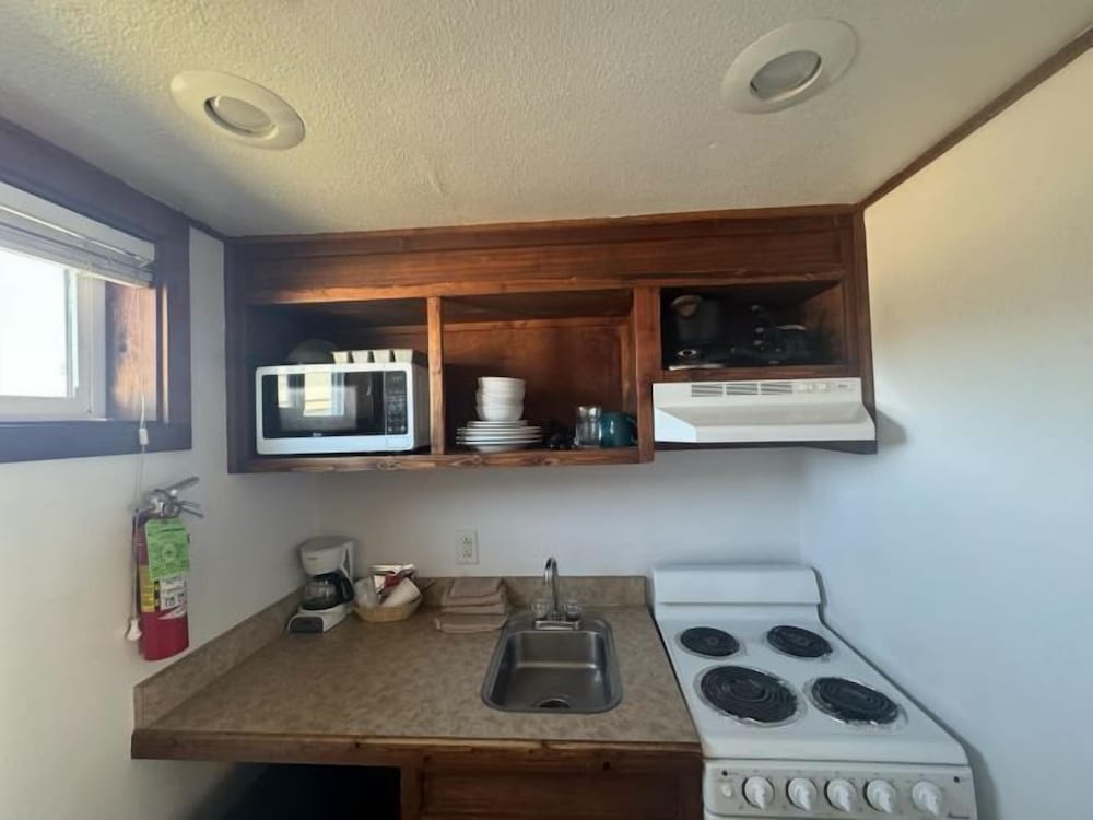 Sunset Oceanfront Lodging - photo 10
