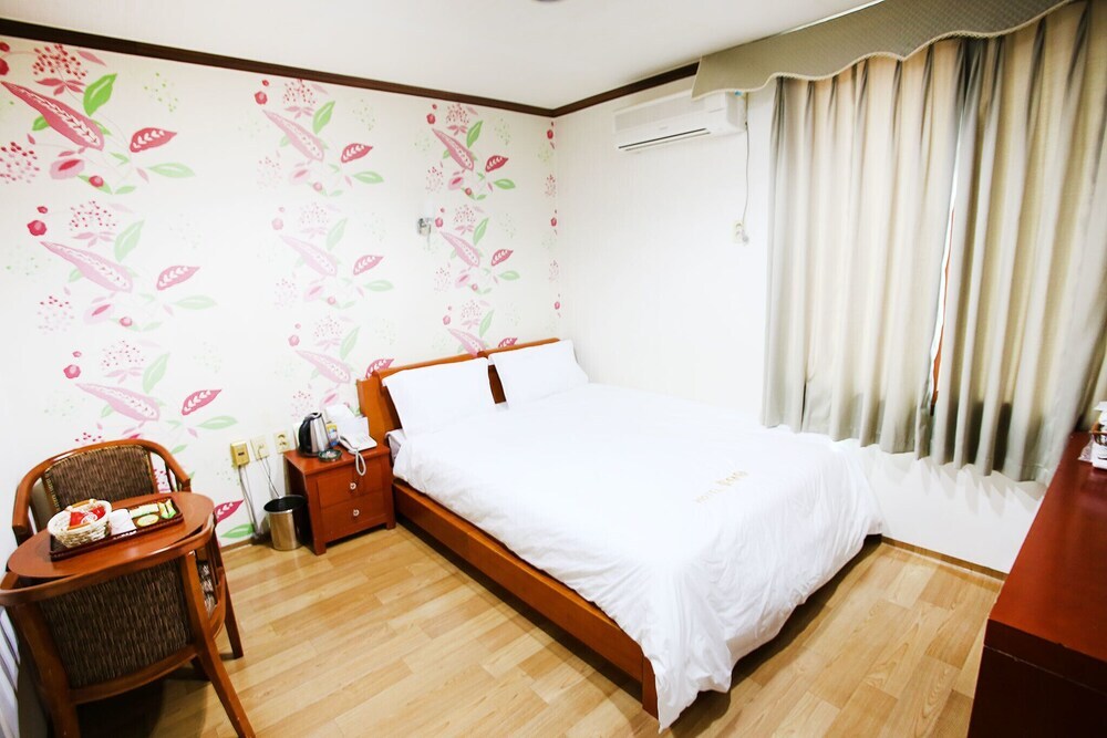 Chuncheon Hole in One in Chuncheon, South Korea