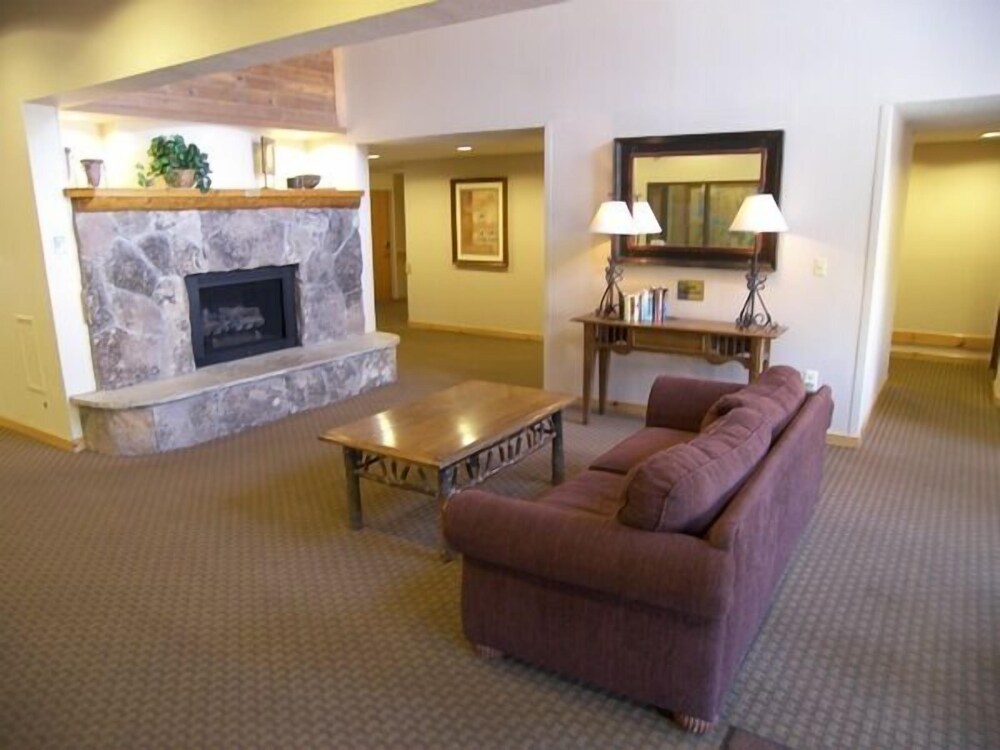 Fox Pine Lodge Hotel Room 2 - photo 7