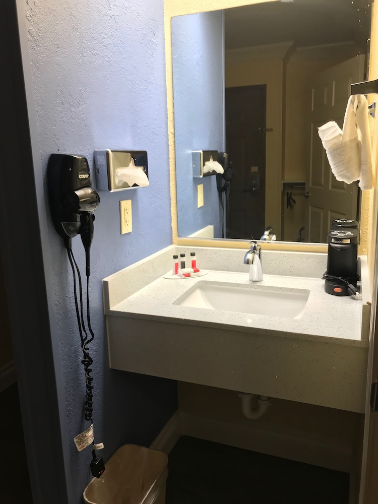 Days Inn by Wyndham San Antonio Airport - photo 28