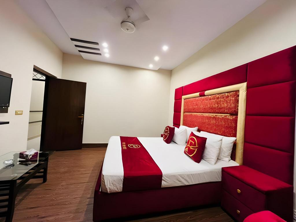 Family Inns Davis Road in Lahore, Pakistan