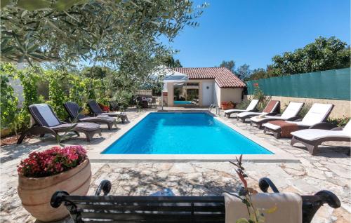 Lovely Apartment In Pula With Wifi — 4-Star Luxury Hotel in Pula, Croatia