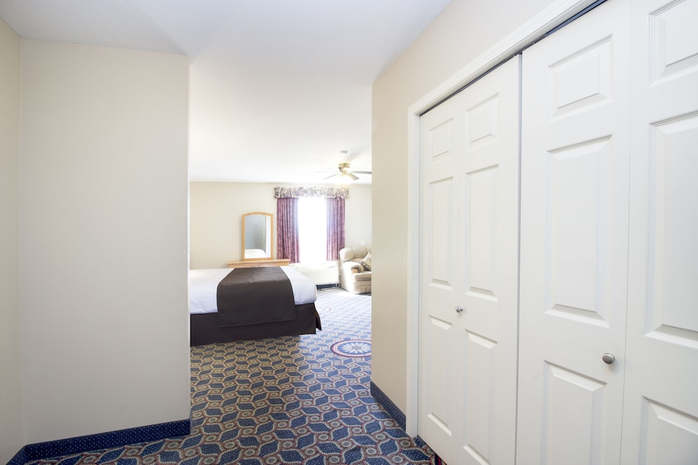 West Country Inn — Drayton Valley — photo 3