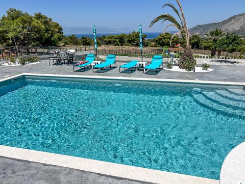 Villa MIRA Loutraki Swimming Pool and Sea Views I Luxury — 4-Star Luxury Hotel in Loutraki, Greece