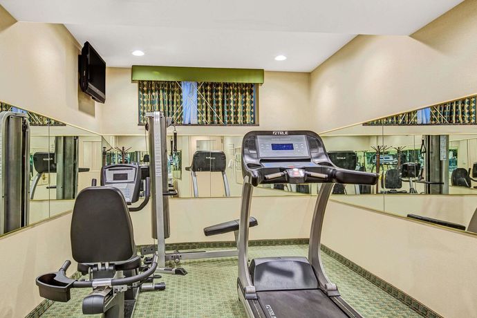 Ramada Jamaica Queens - photo 10