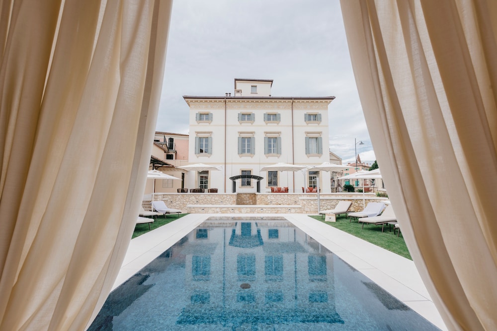 Villa Turco Berti Luxury Apartments&SPA — 4-Star Luxury Hotel in Caldiero, Italy