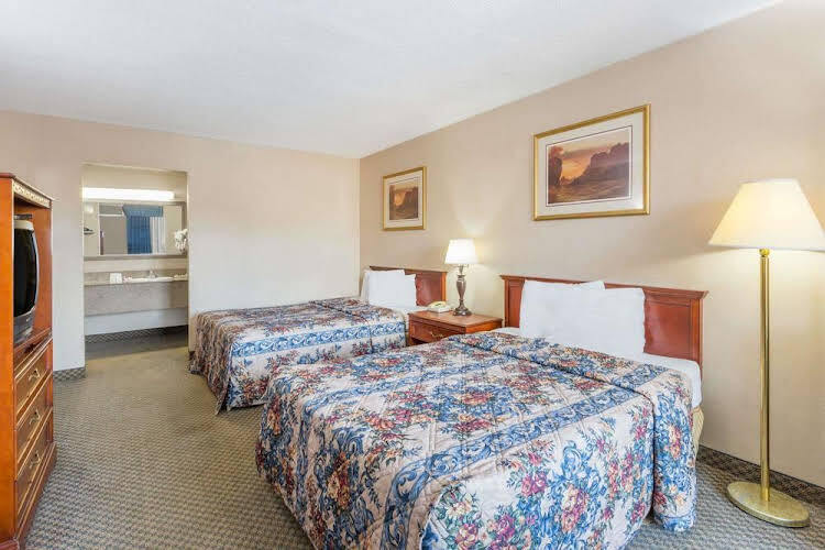 Knights Inn Overland Park — hotel in Overland Park