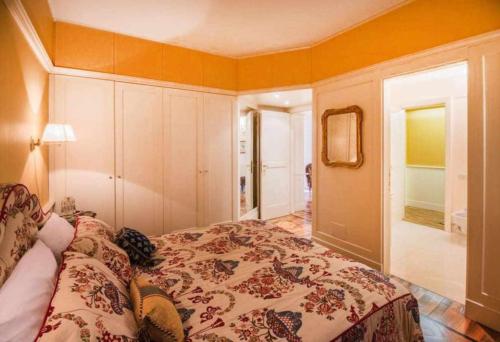Casa Orta appartamento con vista lago — 4-Star Luxury Hotel in Orta San Giulio, Italy