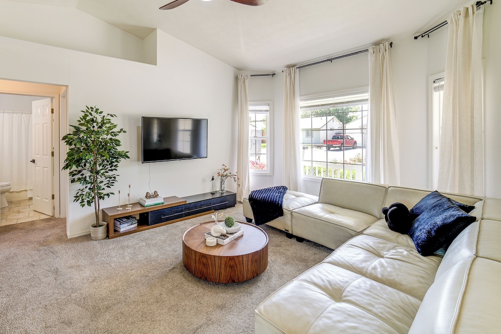 7 Mi to Dtwn: Charming Retreat w Yard in Boise in Boise, United States