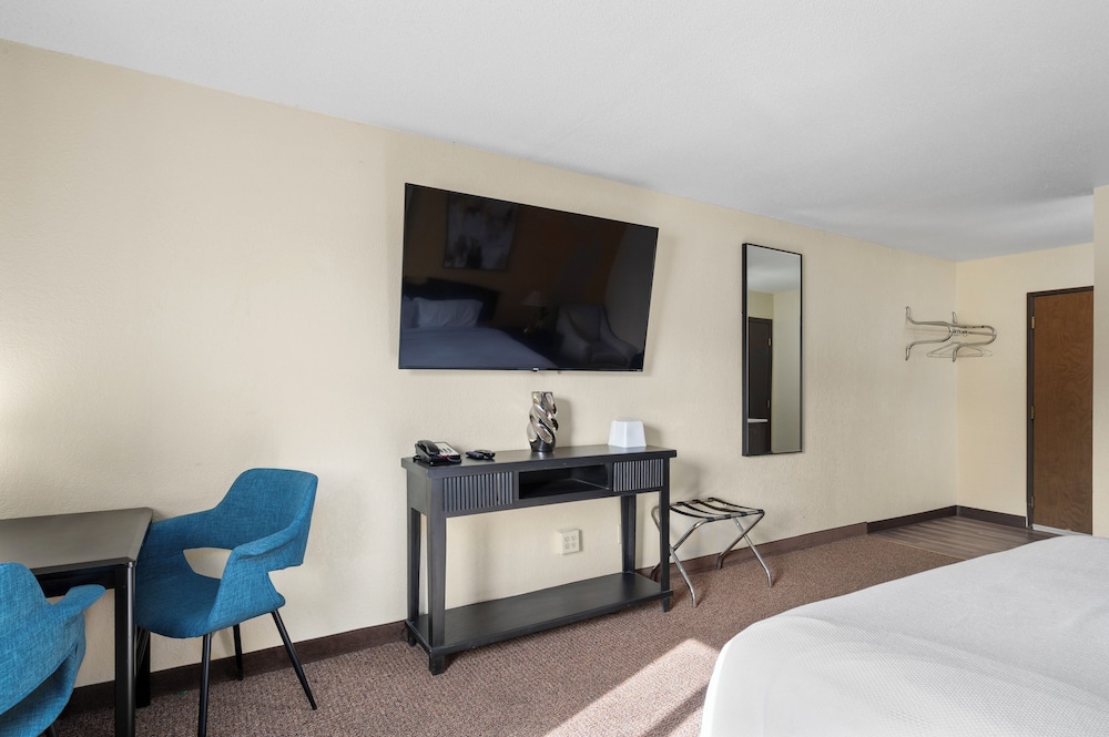 Americas Best Value Inn Grand Forks - photo 12