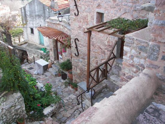 Spilia - carbon neutral hotel in Chios