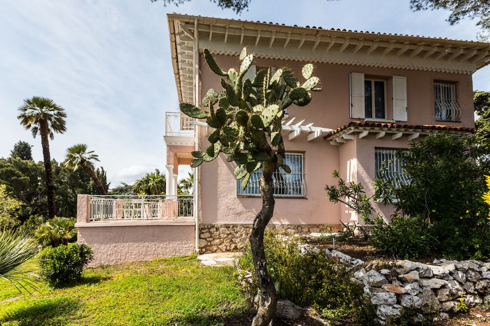 Wonderful Villa with panoramic sea view — 4-Star Luxury Hotel in Villefranche-Sur-Mer, France
