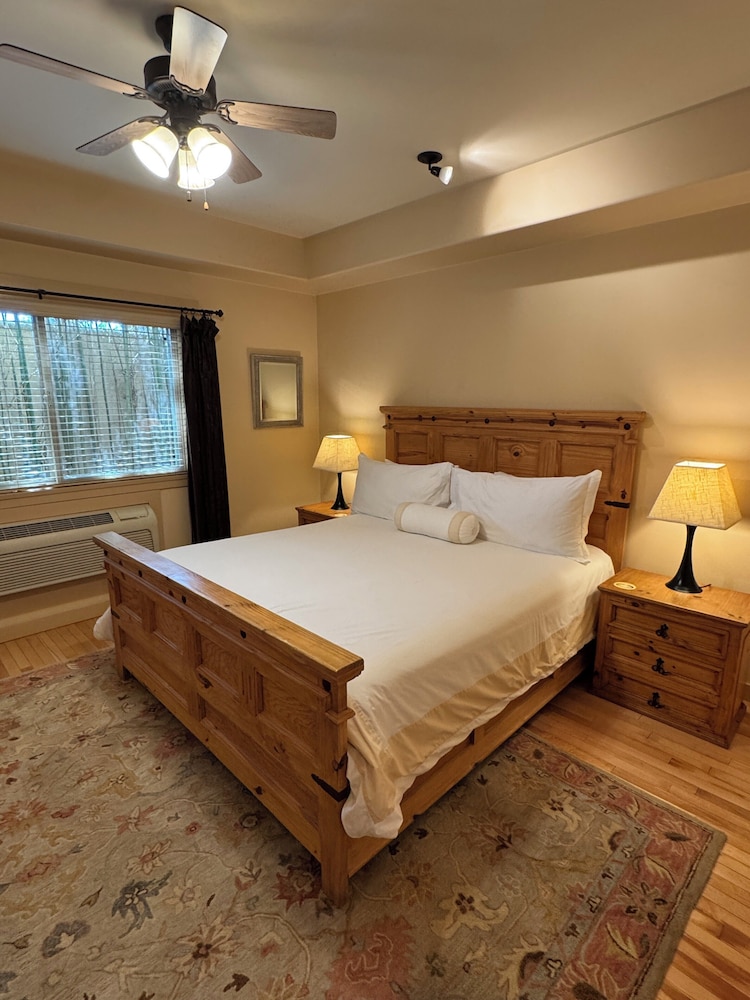 Blue Iguana Inn — Ojai — photo 2