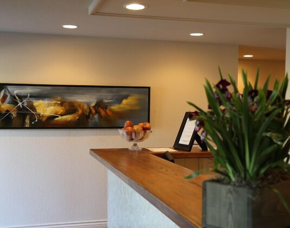 Cambria Landing Inn & Suites - photo 3