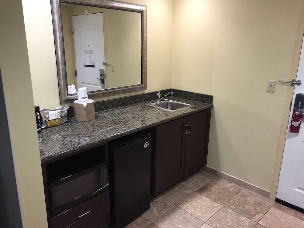 Hampton Inn & Suites Austin Lakeway - photo 23