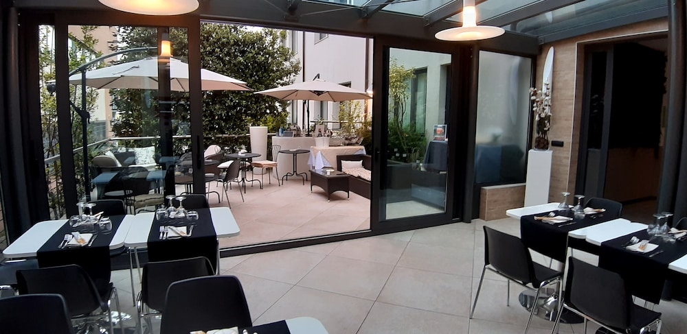 Continental Urban Art Hotel — hotel in Zola Predosa