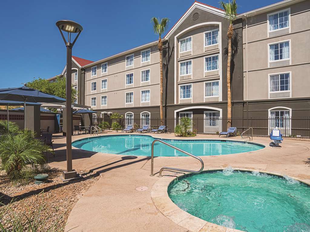 La Quinta Inn & Suites by Wyndham Phoenix Chandler - photo 9