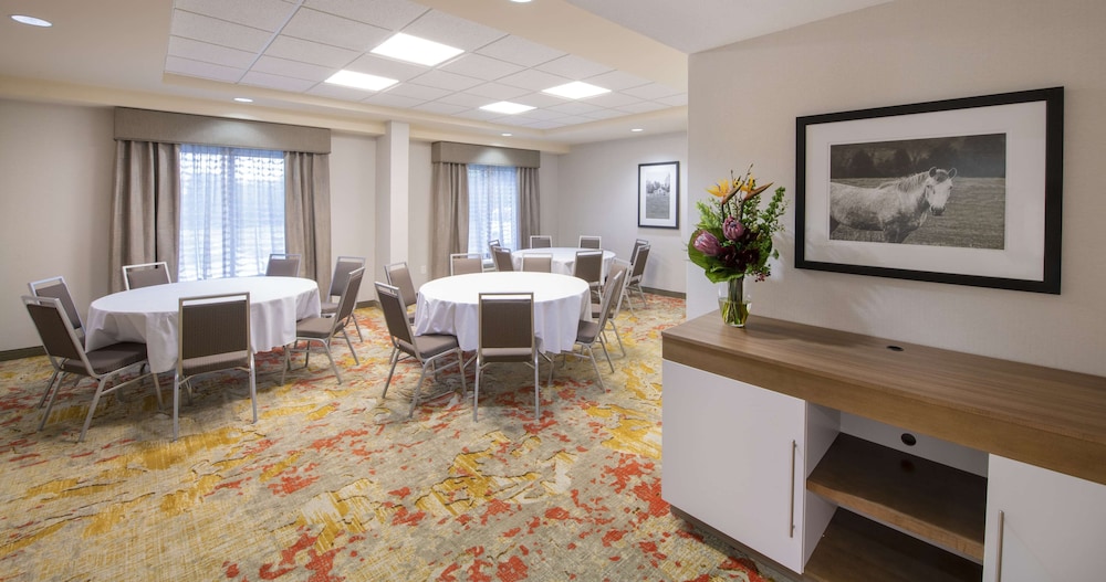 Hampton Inn & Suites N. Ft. Worth Alliance Airport - photo 51