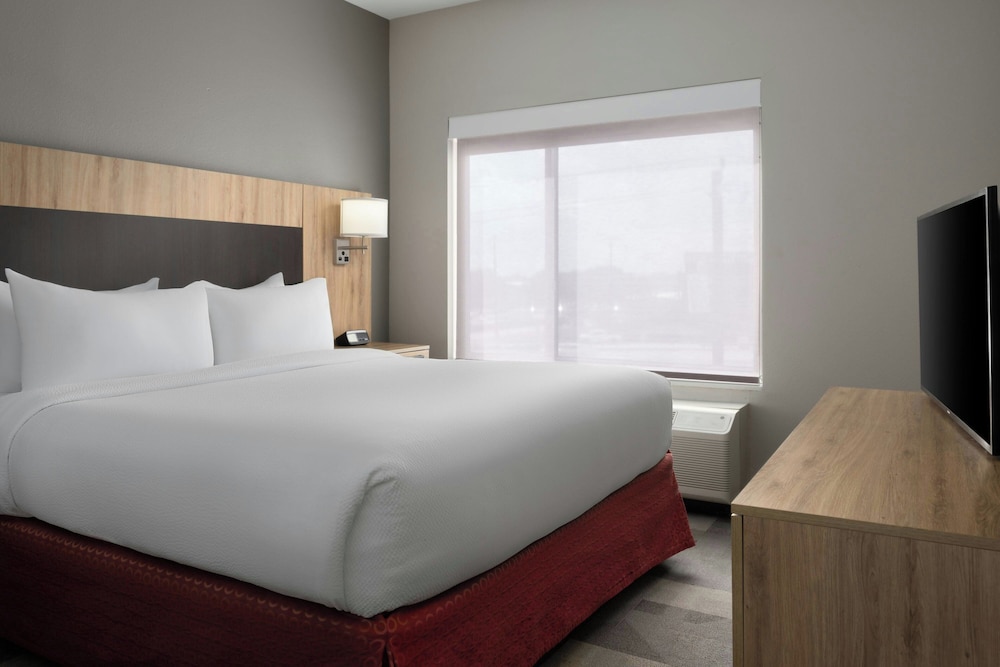 TownePlace Suites by Marriott Houston Hobby Airport - photo 19